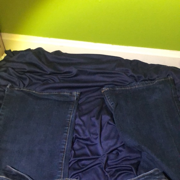 Eddie Bauer slightly curvy boot cut jeans. In good condition - Picture 5 of 5